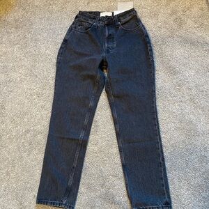 Everlane: The Curvey 90s Cheeky Straight Jean